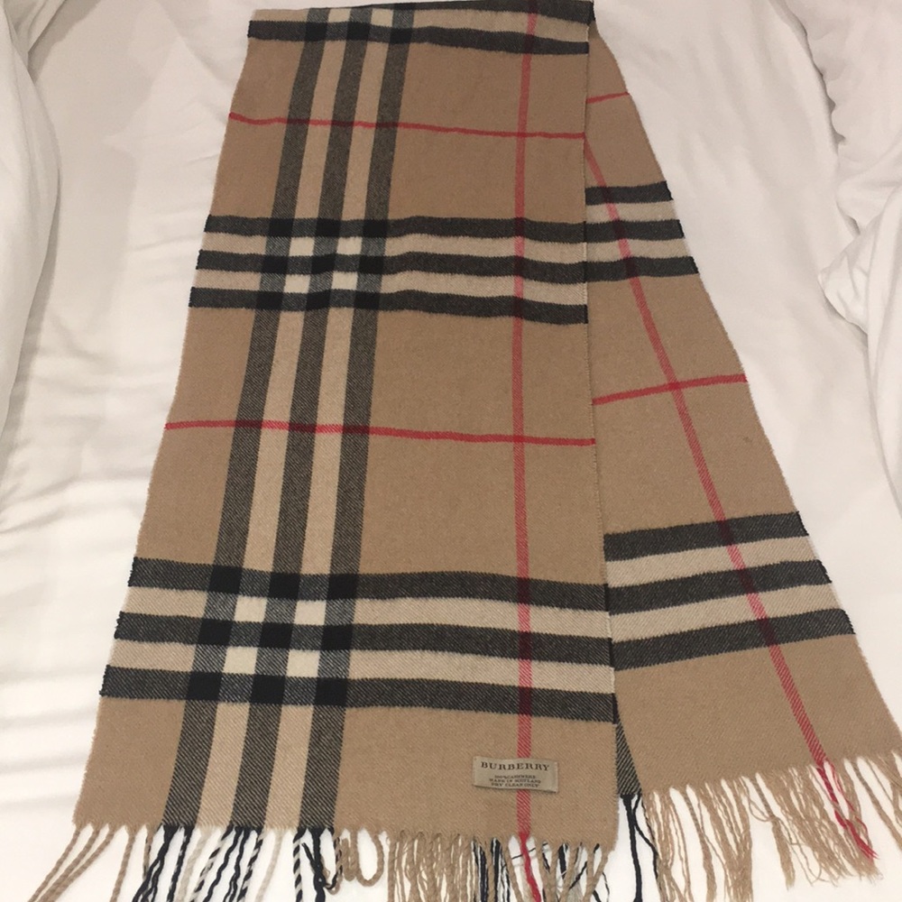 Burberry classic check cashmere scarf in camel